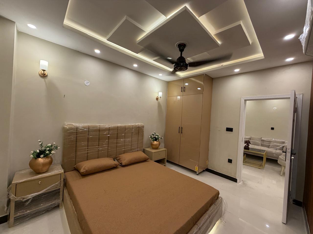 Fully furnished bedroom in apartment near Canal Road Lahore